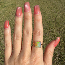 Laden Sie das Bild in den Galerie-Viewer, 14k Yellow Gold Opal Pyramid Ring
