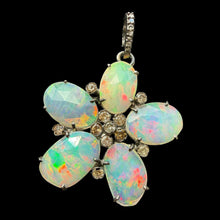 Laden Sie das Bild in den Galerie-Viewer, SOLD TO L***Diamond Opal Flower Pendant
