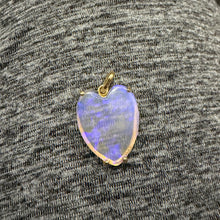 Charger l'image dans la galerie, 14k Crystal Pipe Opal Heart Pendant
