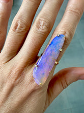 Laden Sie das Bild in den Galerie-Viewer, 14k Diamond Lilac Pipe Opal Ring
