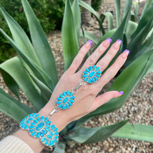 Load image into Gallery viewer, Navajo Turquoise Cluster Ring Cuff
