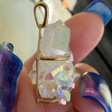 画像をギャラリービューアに読み込む, 14k Diamond Crystal Karma Pendant
