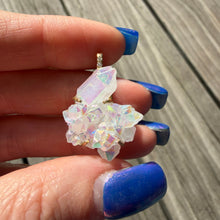画像をギャラリービューアに読み込む, 14k Diamond Crystal Karma Pendant
