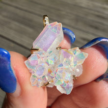 画像をギャラリービューアに読み込む, 14k Diamond Crystal Karma Pendant
