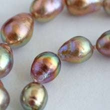 Charger l'image dans la galerie, 14k Rainbow Metallic Baroque Pearl Necklace
