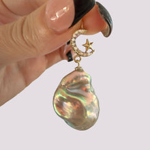 將圖片載入圖庫檢視器 14k Diamond Celestial Rainbow Pearl Pendant
