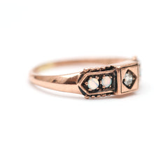 Carica l&#39;immagine nel visualizzatore di Gallery, 10k Opal Diamond Band
