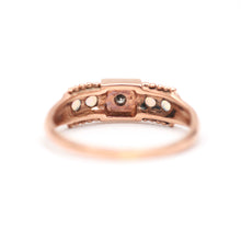 Carica l&#39;immagine nel visualizzatore di Gallery, 10k Opal Diamond Band

