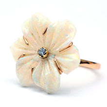 將圖片載入圖庫檢視器 14k Carved Australian Opal Flower Ring
