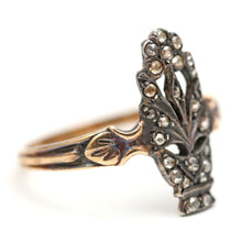 Laden Sie das Bild in den Galerie-Viewer, 15k Rose Cut Diamond Giardinetti Ring
