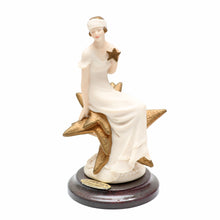 Laden Sie das Bild in den Galerie-Viewer, Guiseppe Armani Figurine
