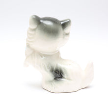 Laden Sie das Bild in den Galerie-Viewer, Japanese Ceramic Kitten Figurine
