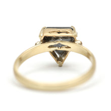 Laden Sie das Bild in den Galerie-Viewer, 14k Black Diamond Shield Ring
