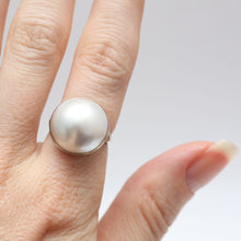 Load image into Gallery viewer, 14k Mabé Pearl Ring

