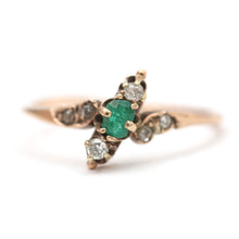 Laden Sie das Bild in den Galerie-Viewer, 10k Victorian Emerald Diamond Ring
