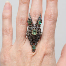 Load image into Gallery viewer, Victorian Emerald Wolf Ring
