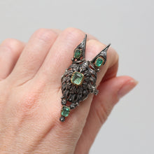 Load image into Gallery viewer, Victorian Emerald Wolf Ring
