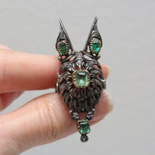 Load image into Gallery viewer, Victorian Emerald Wolf Ring
