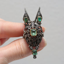 Laden Sie das Bild in den Galerie-Viewer, Victorian Emerald Wolf Ring
