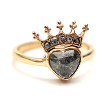 Laden Sie das Bild in den Galerie-Viewer, 14k Black Diamond Crowned Heart Ring
