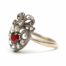 Laden Sie das Bild in den Galerie-Viewer, 14K Victorian Diamond Bowed Heart Ring

