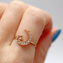 Laden Sie das Bild in den Galerie-Viewer, 10k Victorian Rose Cut Diamond Celestial Ring
