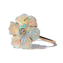 Laden Sie das Bild in den Galerie-Viewer, 14k Crystal Opal Flower Rings
