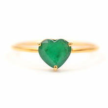 Laden Sie das Bild in den Galerie-Viewer, 9k Emerald Heart Ring
