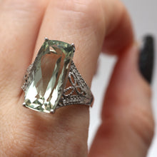 Laden Sie das Bild in den Galerie-Viewer, 9k Green Amethyst Ring
