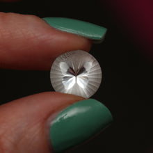 Laden Sie das Bild in den Galerie-Viewer, 14k Butterfly Cut Aquamarine Ring
