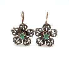Laden Sie das Bild in den Galerie-Viewer, Victorian Diamond Emerald Flower Earrings
