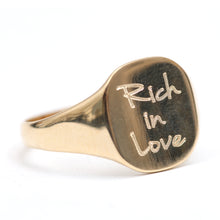 Charger l&#39;image dans la galerie, 9k &quot;Rich in Love&quot; Signet Ring
