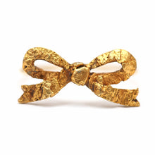 Laden Sie das Bild in den Galerie-Viewer, Gold Nugget Bow Ring
