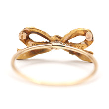 Laden Sie das Bild in den Galerie-Viewer, Gold Nugget Bow Ring
