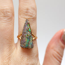 Laden Sie das Bild in den Galerie-Viewer, 14k Boulder Opal Spear Ring
