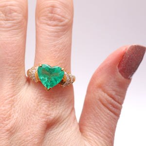 18k Colombian Emerald Heart Ring