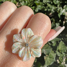 將圖片載入圖庫檢視器 14k Carved Australian Opal Flower Ring

