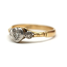 Laden Sie das Bild in den Galerie-Viewer, 18k Diamond Sweetheart Ring
