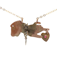 將圖片載入圖庫檢視器 9k Victorian Heart in Hand Figural Necklace
