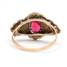 Laden Sie das Bild in den Galerie-Viewer, 10k Georgian Red Paste Ring
