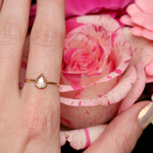 Laden Sie das Bild in den Galerie-Viewer, 1/2ct Rose Cut Diamond Ring
