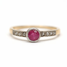 Laden Sie das Bild in den Galerie-Viewer, 14k Rose Cut Diamond and Pink Sapphire Ring
