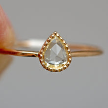 Laden Sie das Bild in den Galerie-Viewer, 14k Rose Cut Diamond Pear Solitaire Ring
