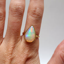 Laden Sie das Bild in den Galerie-Viewer, 14k Unicorn Tear Opal Ring
